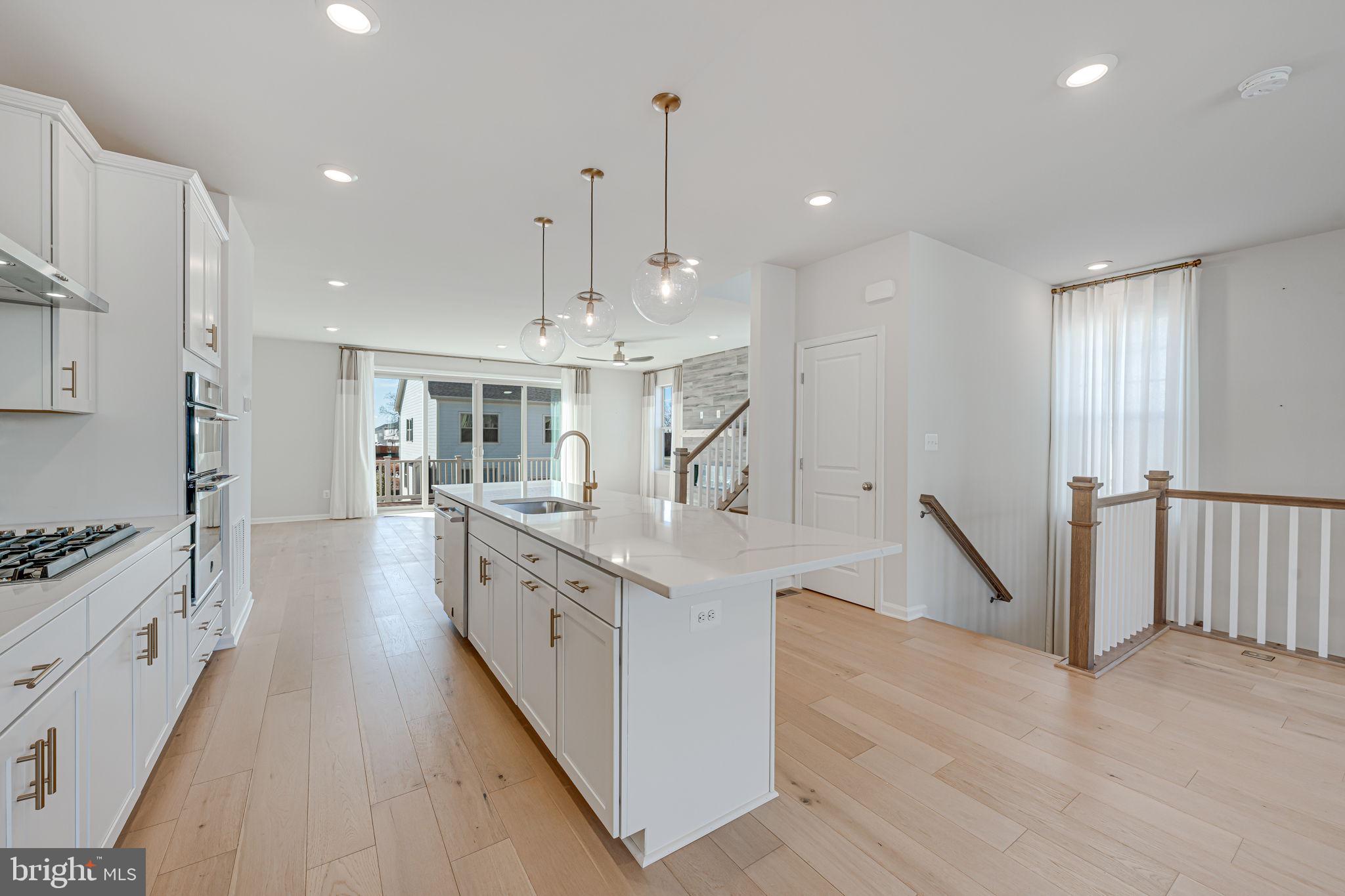 JEFFERSON SQUARE - Residential Lease