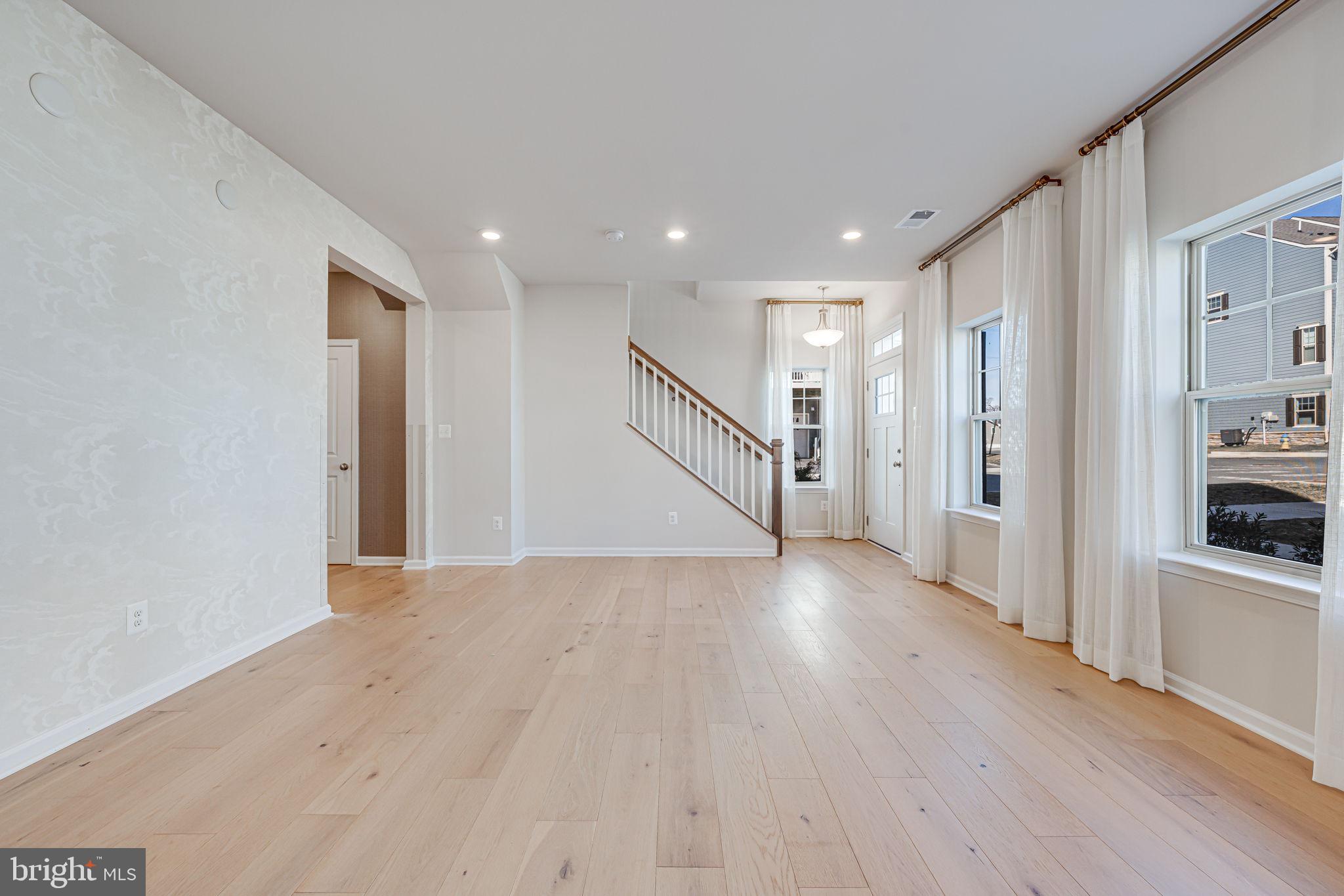 JEFFERSON SQUARE - Residential Lease