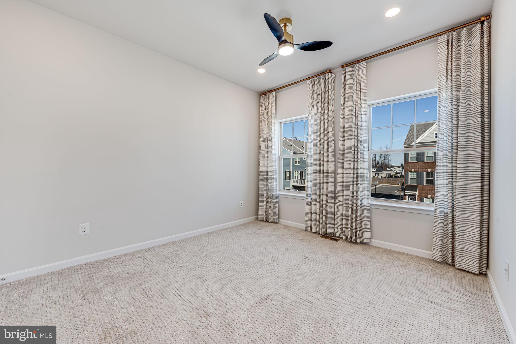 JEFFERSON SQUARE - Residential Lease