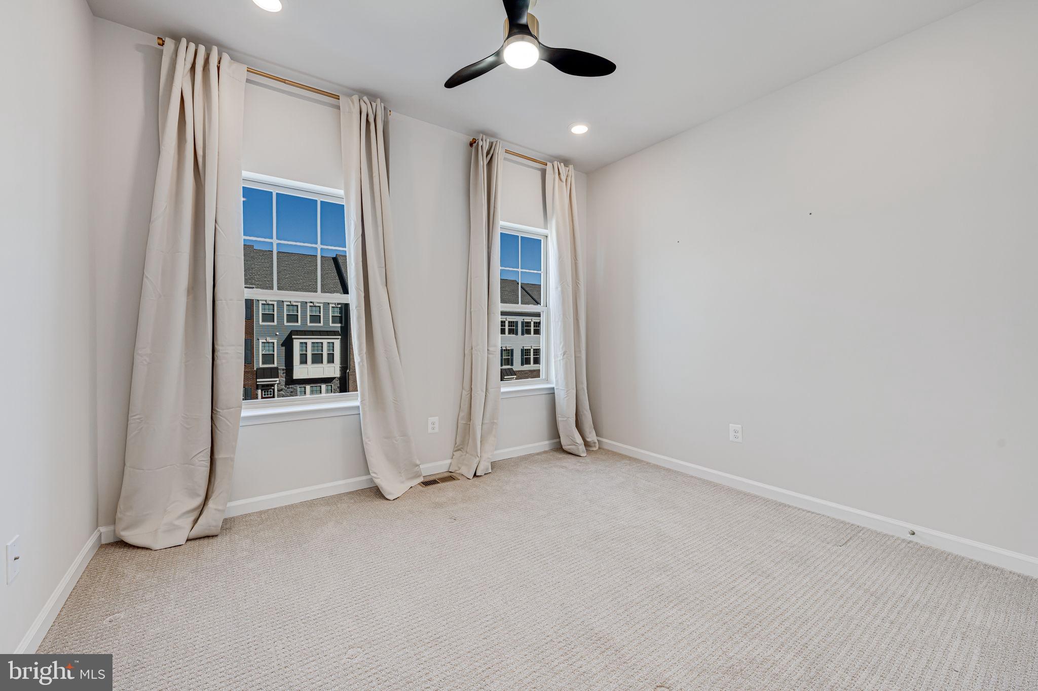 JEFFERSON SQUARE - Residential Lease