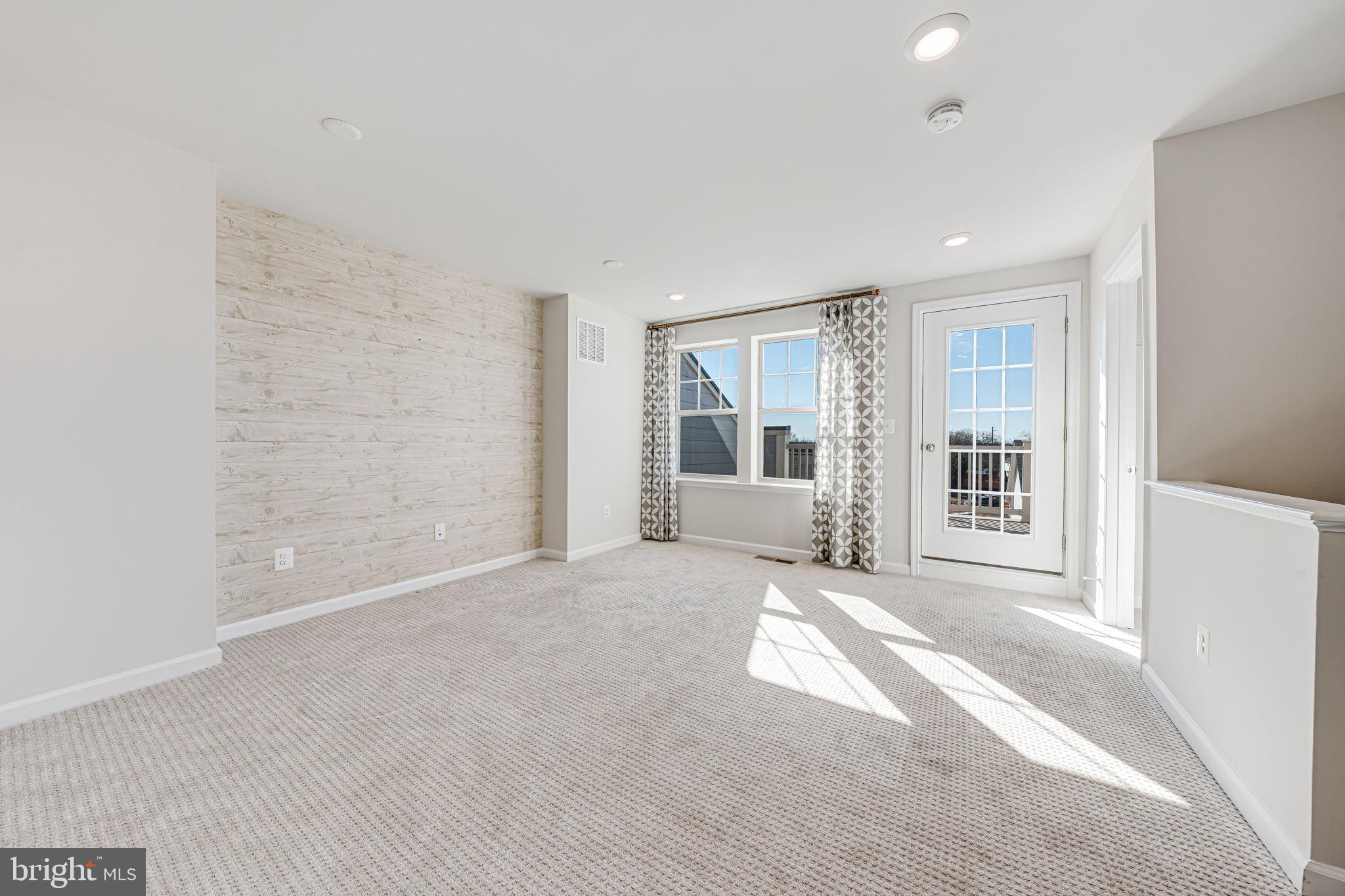 JEFFERSON SQUARE - Residential Lease