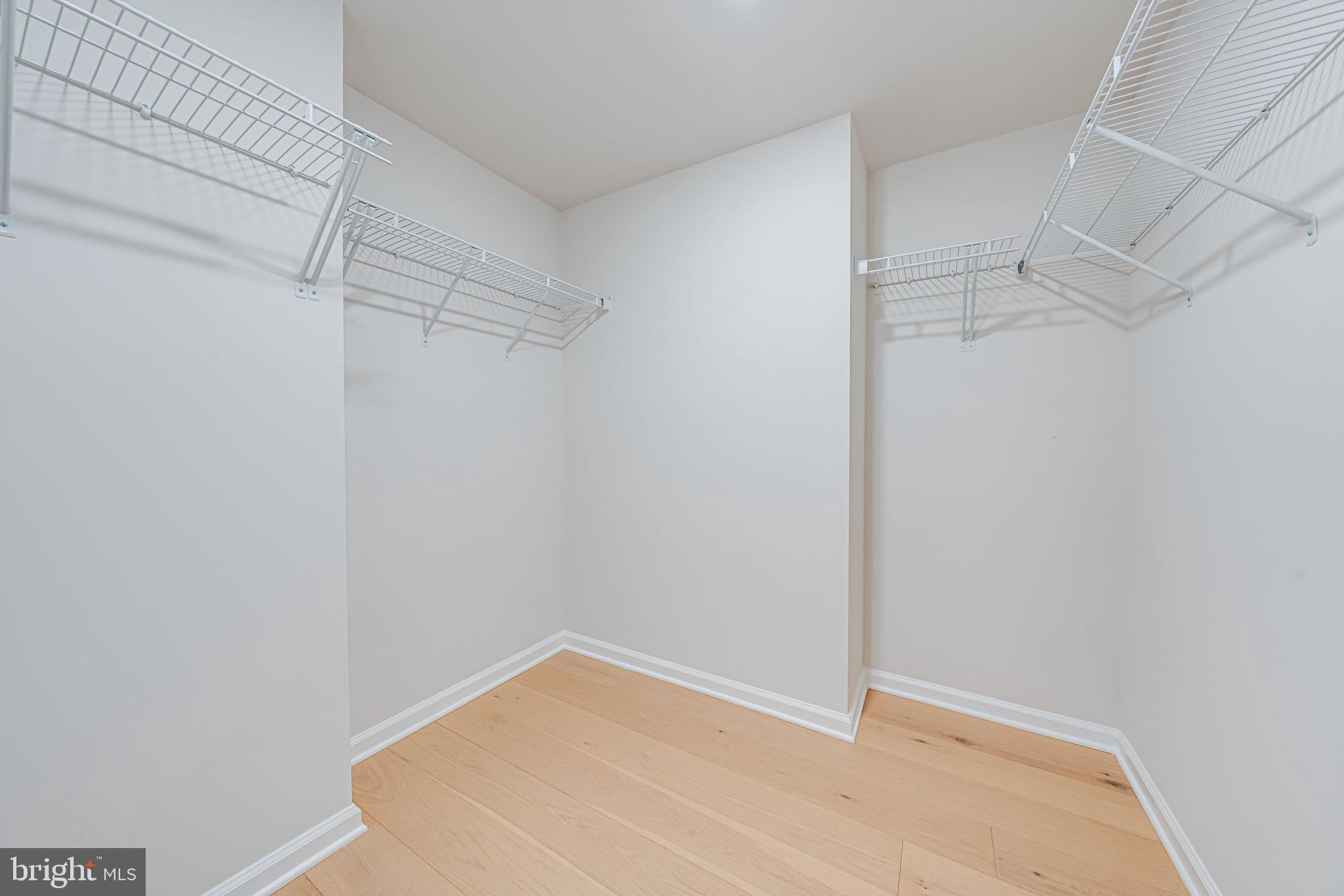 JEFFERSON SQUARE - Residential Lease