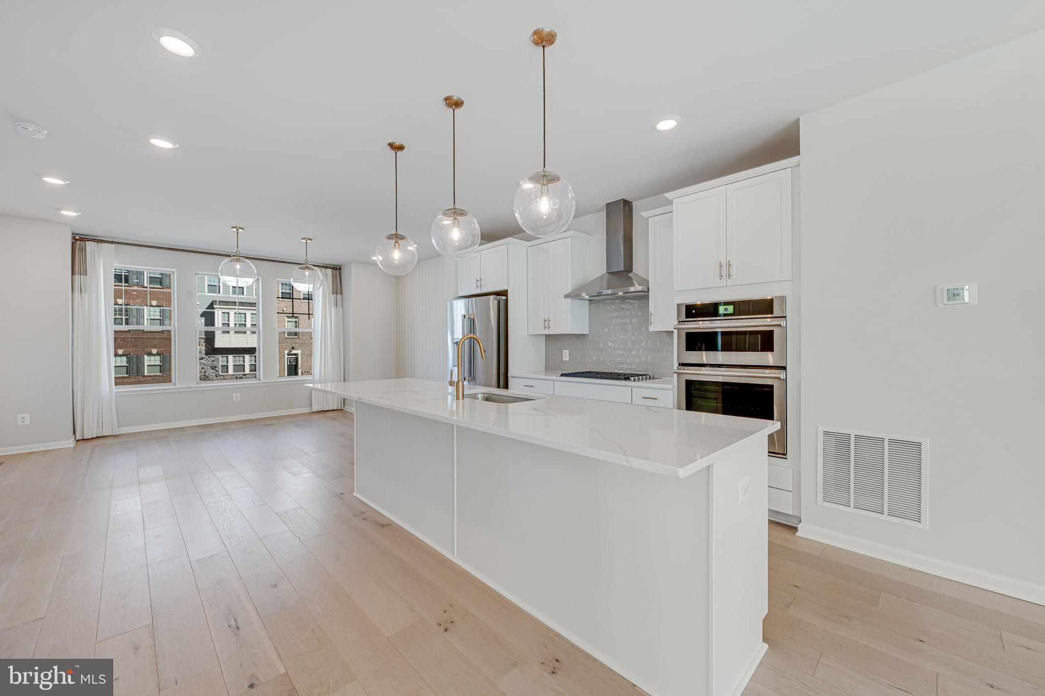 JEFFERSON SQUARE - Residential Lease