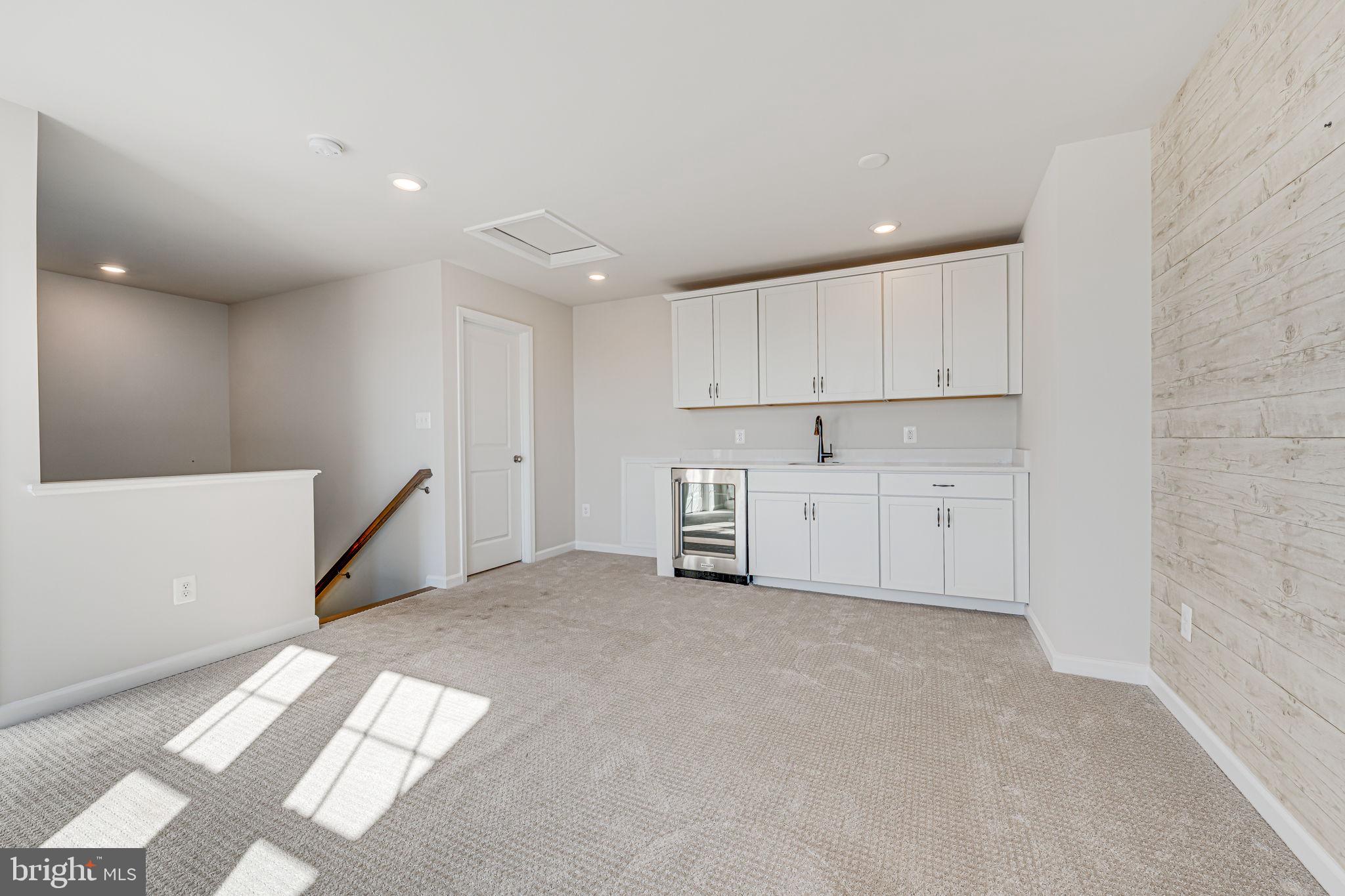 JEFFERSON SQUARE - Residential Lease