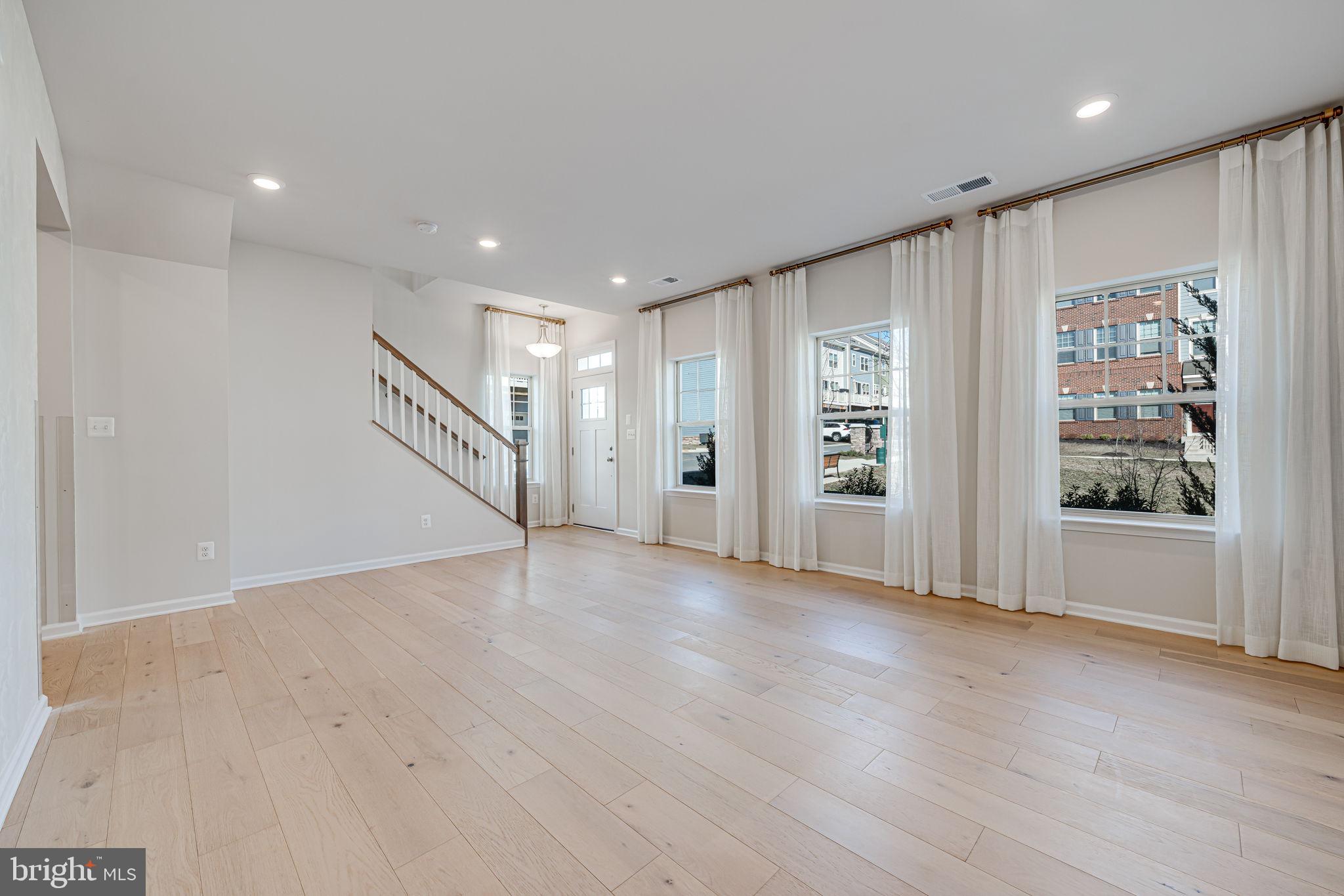 JEFFERSON SQUARE - Residential Lease