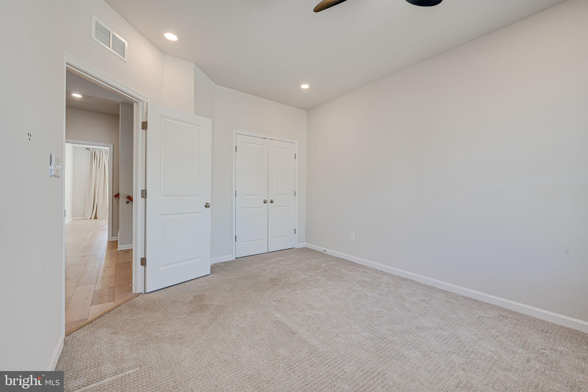 JEFFERSON SQUARE - Residential Lease