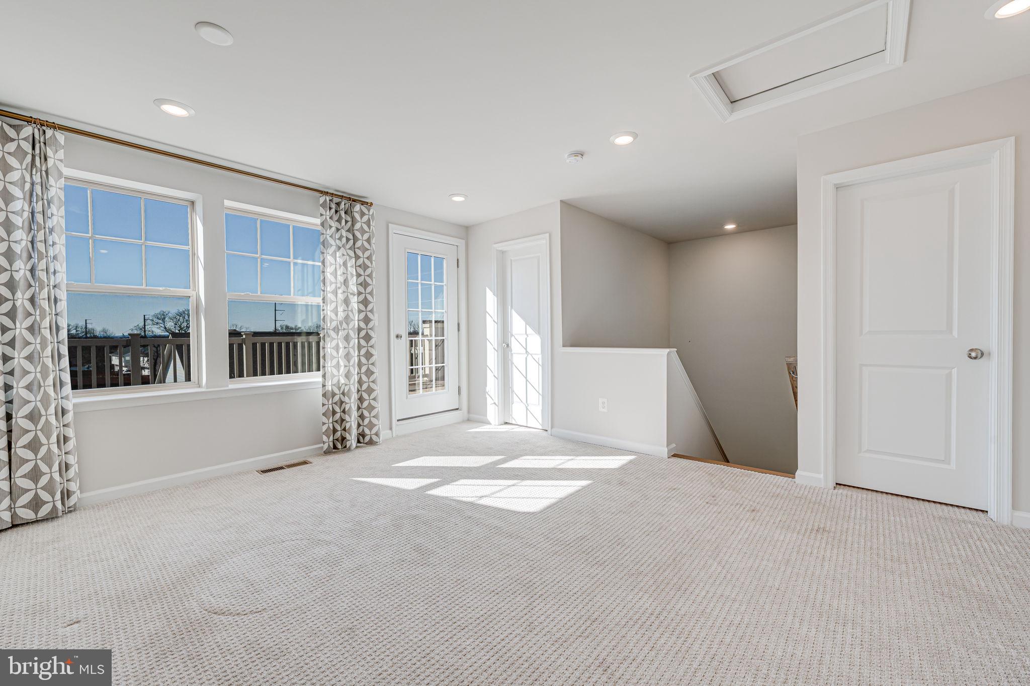 JEFFERSON SQUARE - Residential Lease