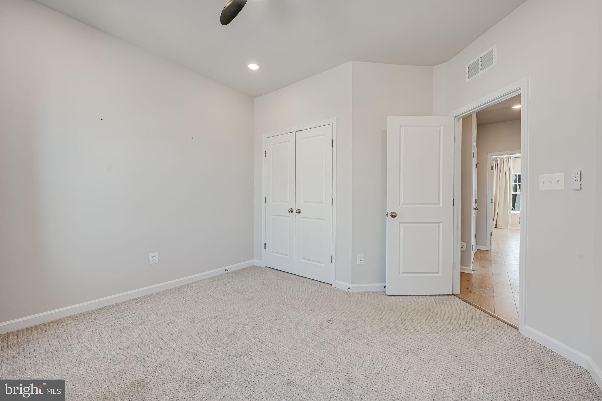 JEFFERSON SQUARE - Residential Lease