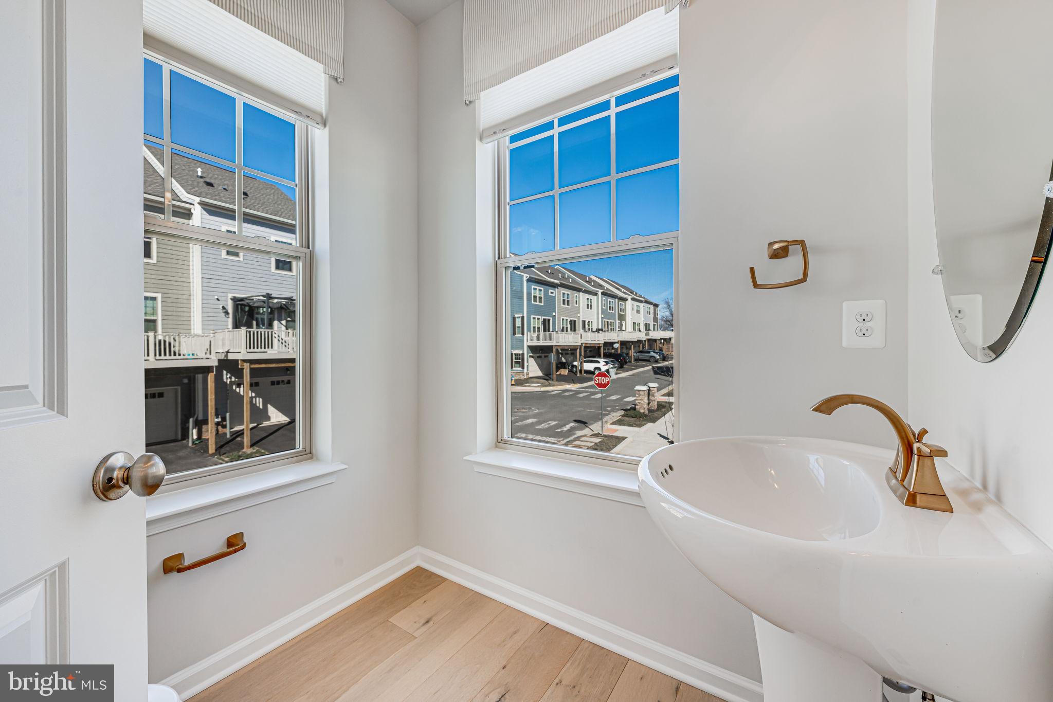 JEFFERSON SQUARE - Residential Lease