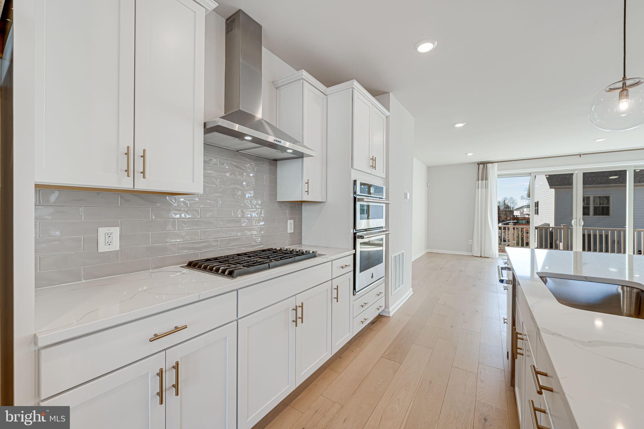 JEFFERSON SQUARE - Residential Lease