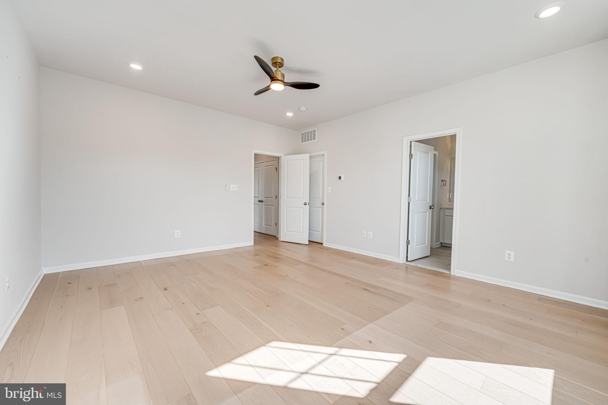 JEFFERSON SQUARE - Residential Lease