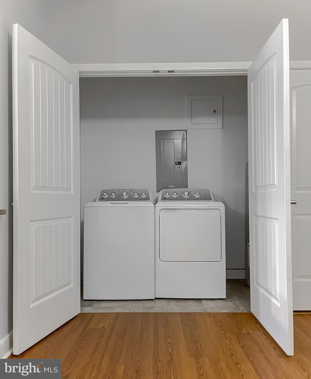 FOXWELL CONDOMINIUMS - Residential Lease