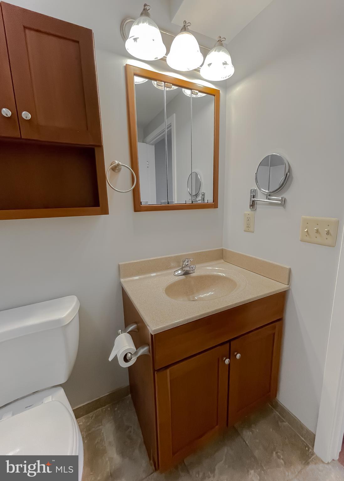 FOXWELL CONDOMINIUMS - Residential Lease