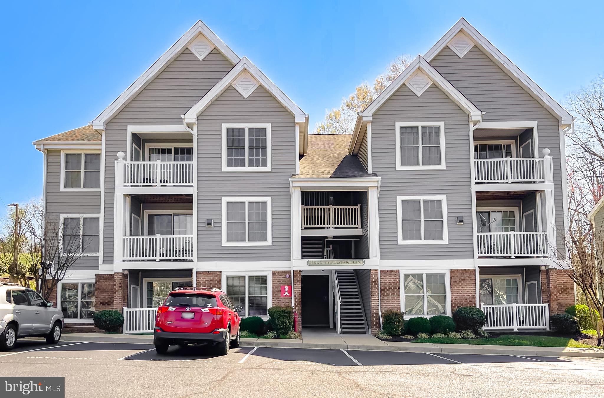 FOXWELL CONDOMINIUMS - Residential Lease