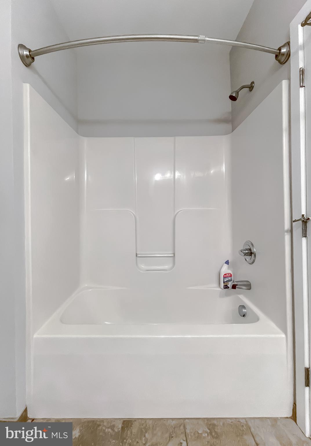 FOXWELL CONDOMINIUMS - Residential Lease