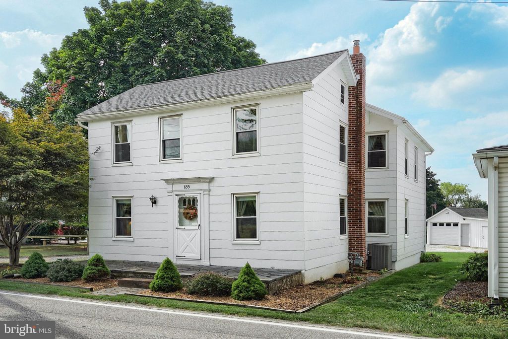 Photo of 855 Greenbriar Road, YORK, PA 17404 (MLS # PAYK2088716)