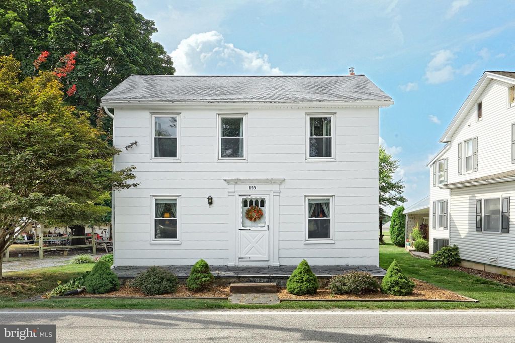 Photo of 855 Greenbriar Road, YORK, PA 17404 (MLS # PAYK2088716)