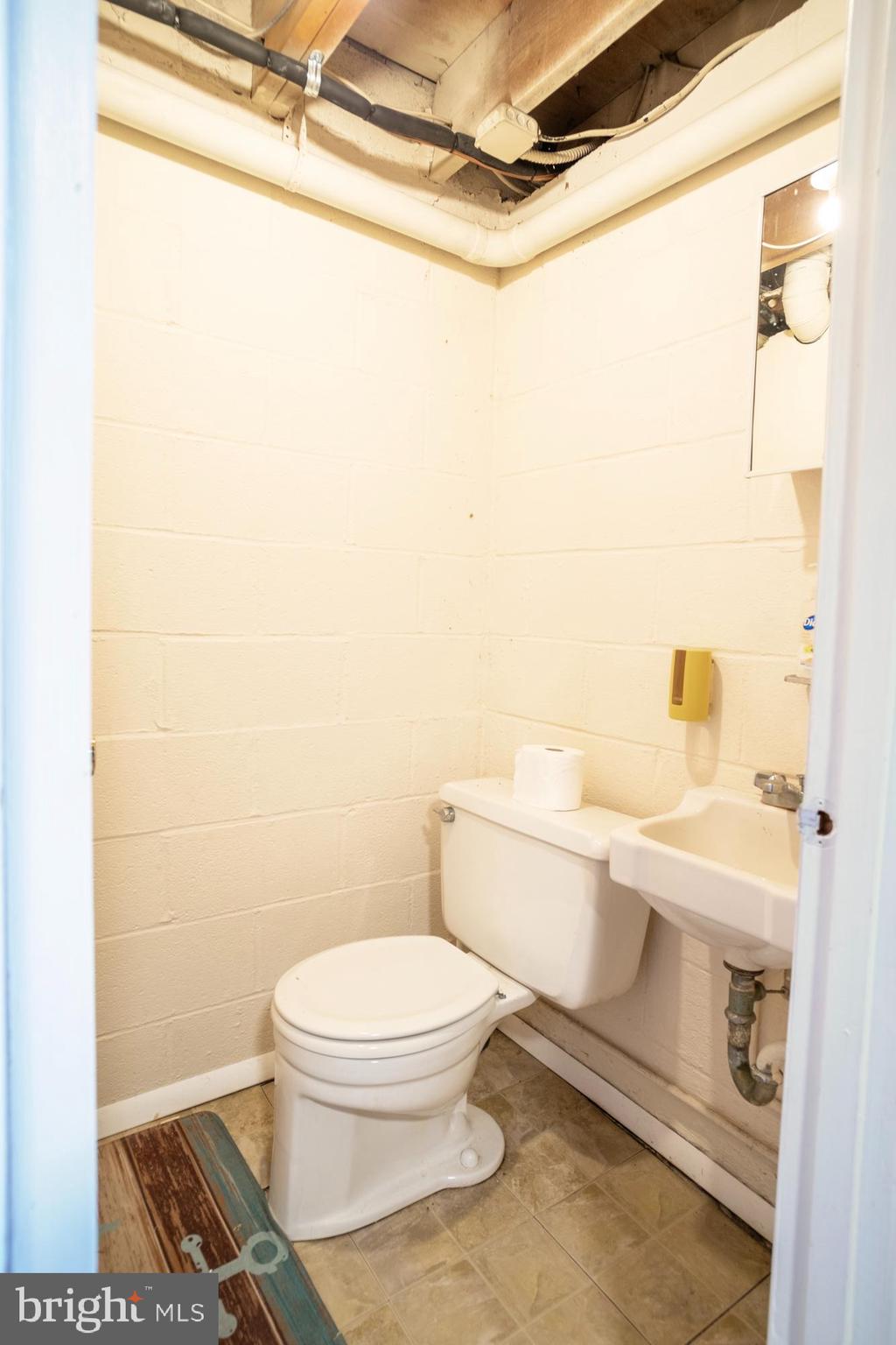 HUNTSMOOR - Residential Lease