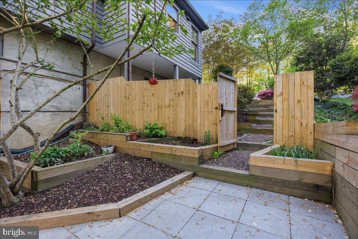 DRUM POINT - Residential