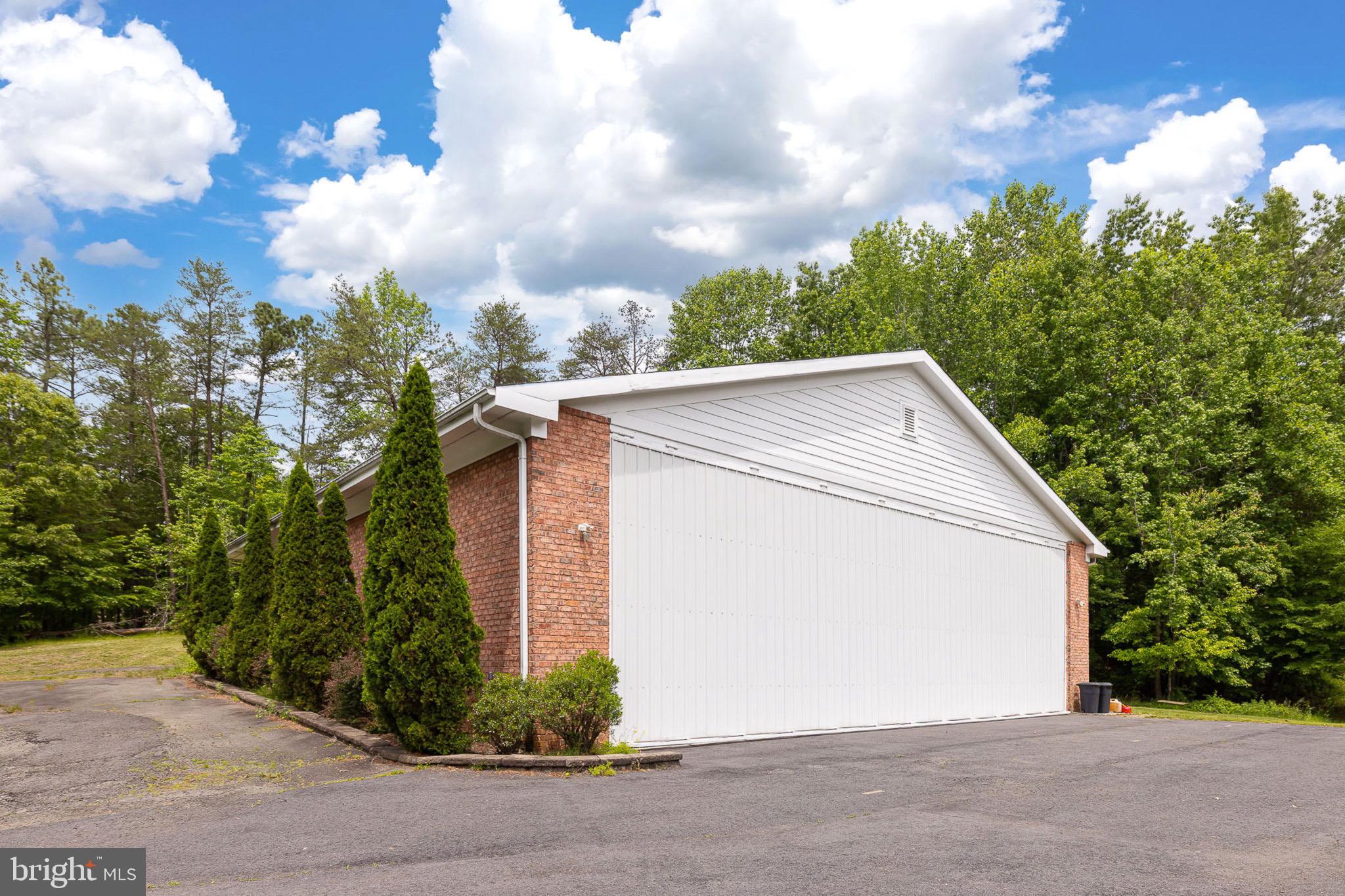 DOGWOOD AIR PARK - Residential Lease