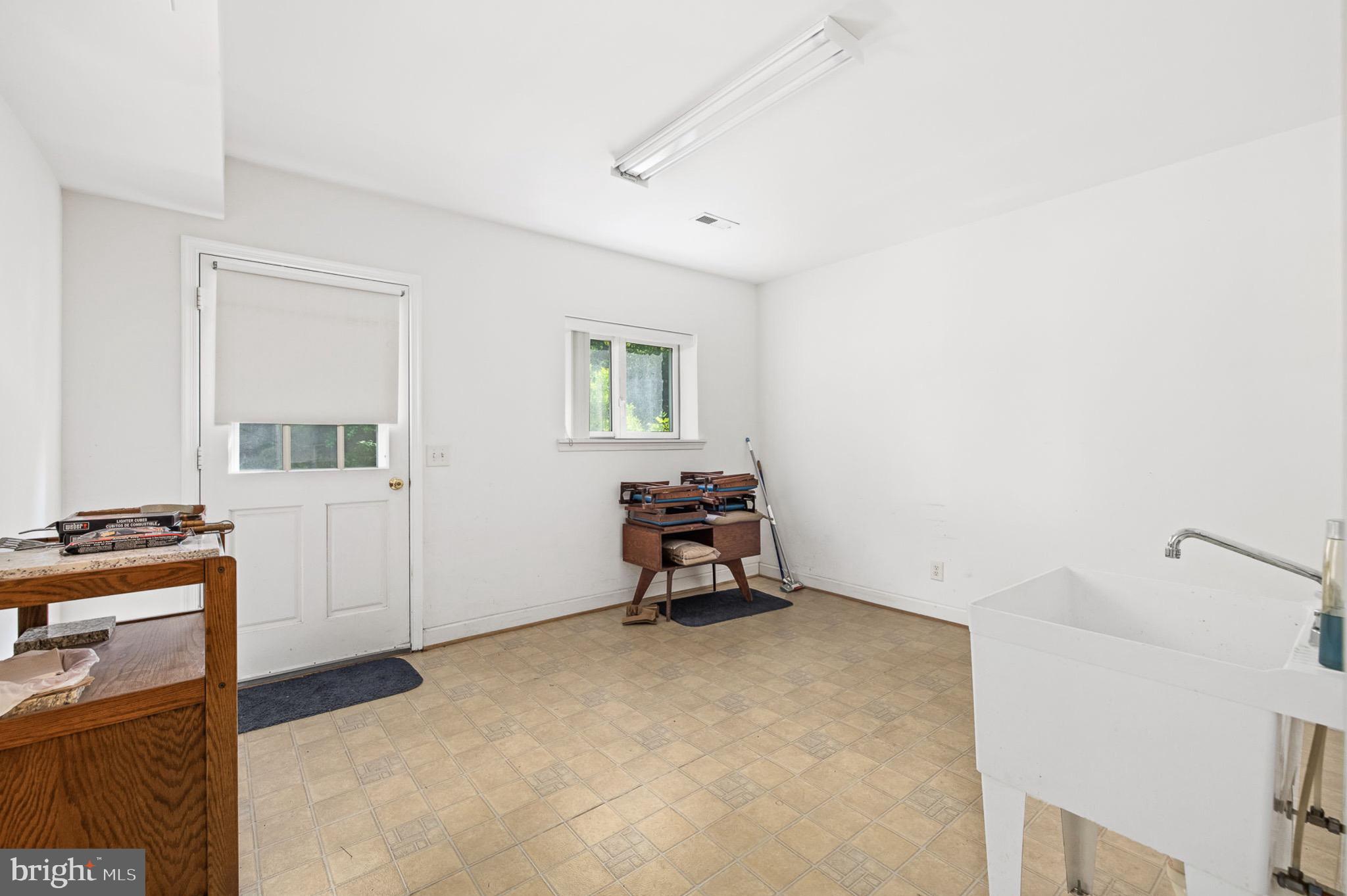 DOGWOOD AIR PARK - Residential Lease