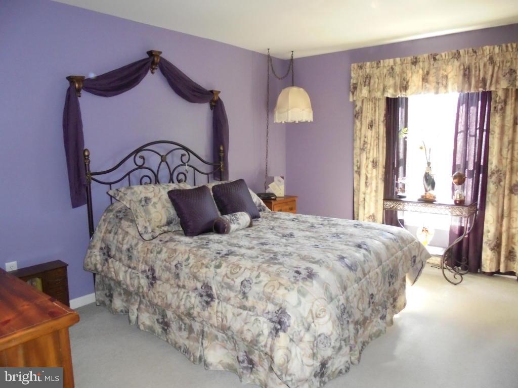 COUNTRY CIRCLE - Residential