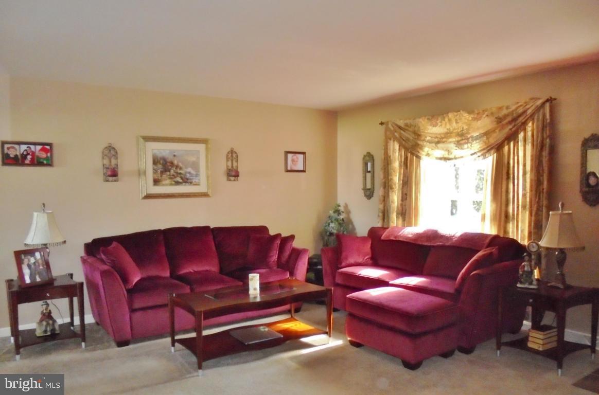 COUNTRY CIRCLE - Residential