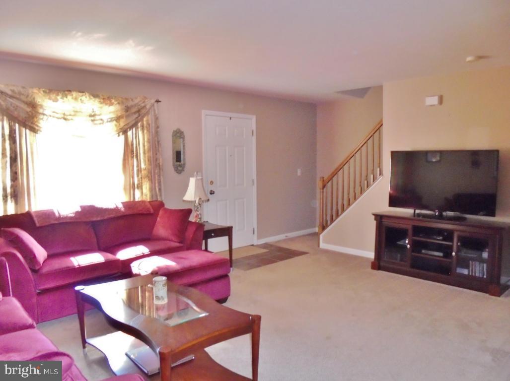 COUNTRY CIRCLE - Residential