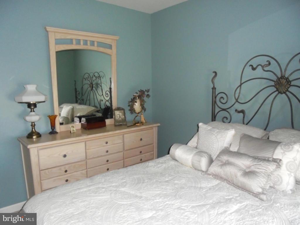 COUNTRY CIRCLE - Residential