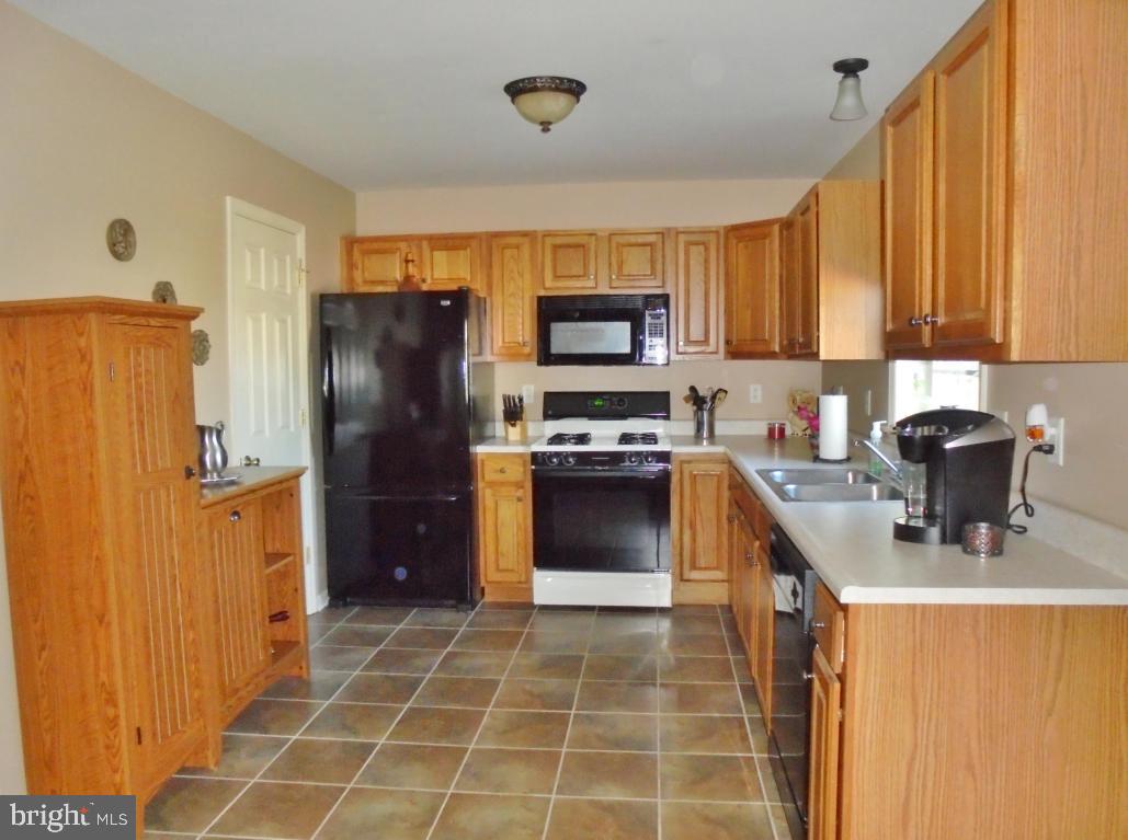 COUNTRY CIRCLE - Residential