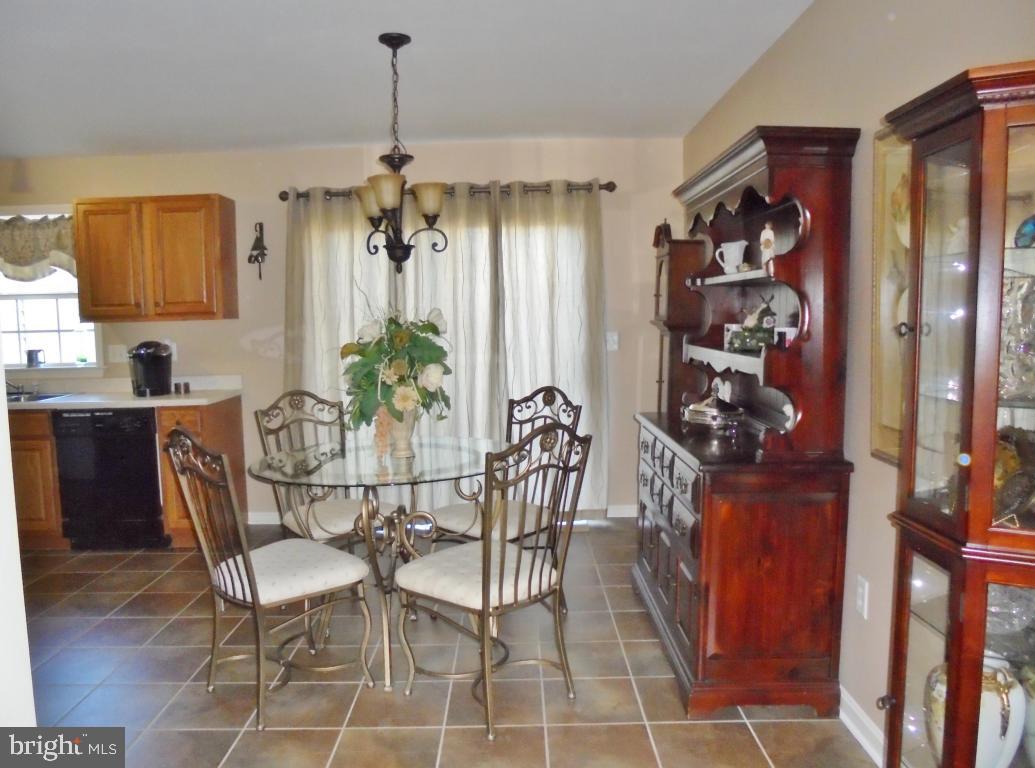 COUNTRY CIRCLE - Residential