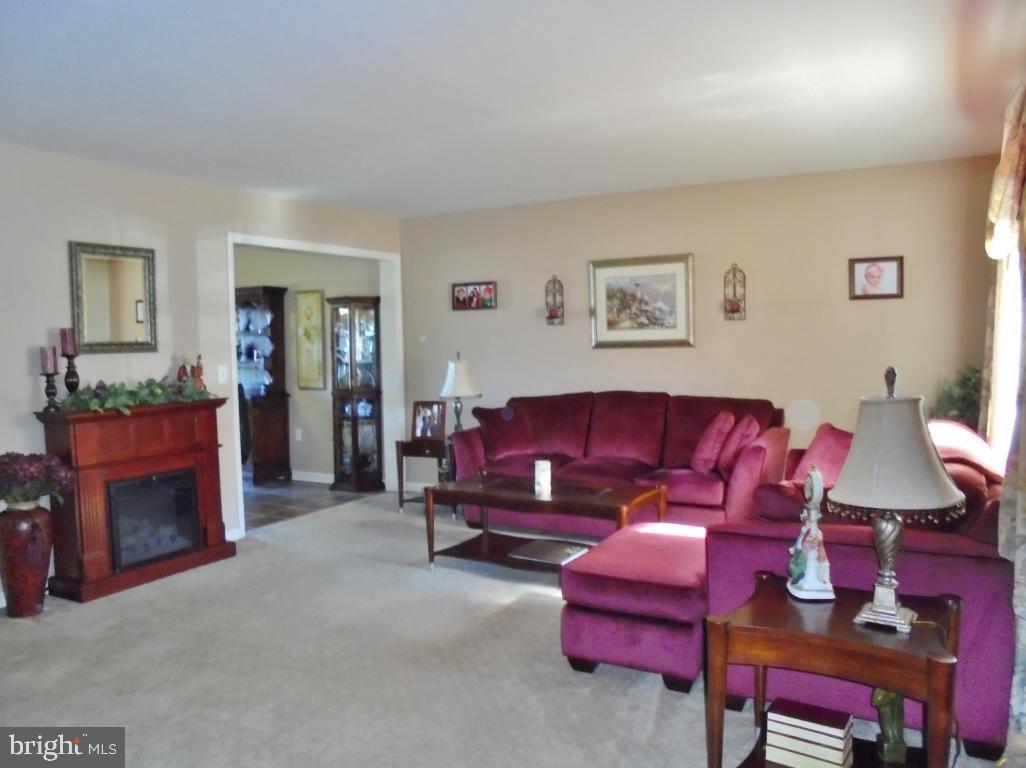 COUNTRY CIRCLE - Residential