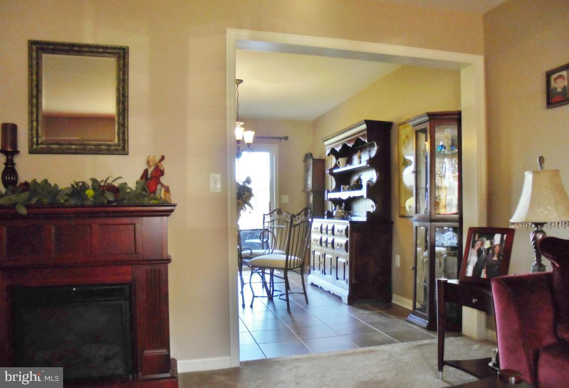 COUNTRY CIRCLE - Residential