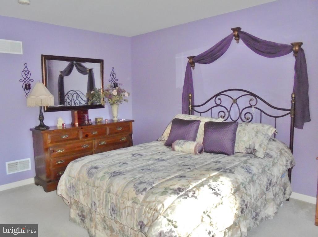 COUNTRY CIRCLE - Residential