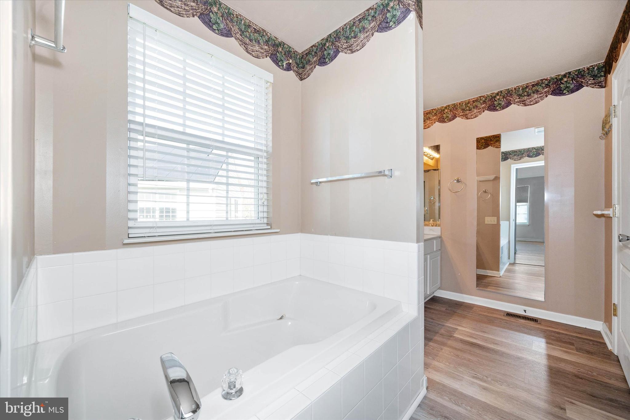 KNOTTS LANDING - Residential