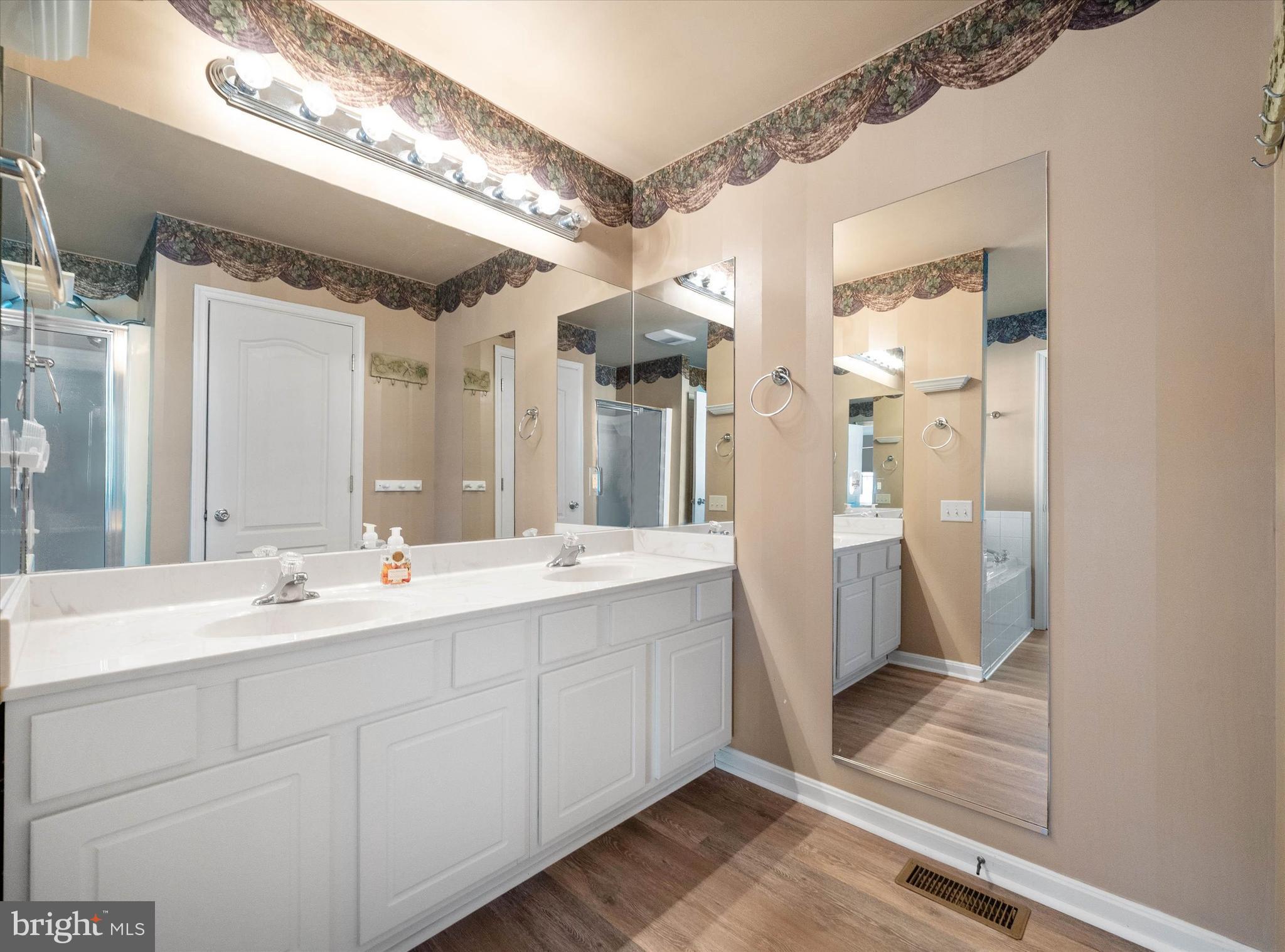 KNOTTS LANDING - Residential