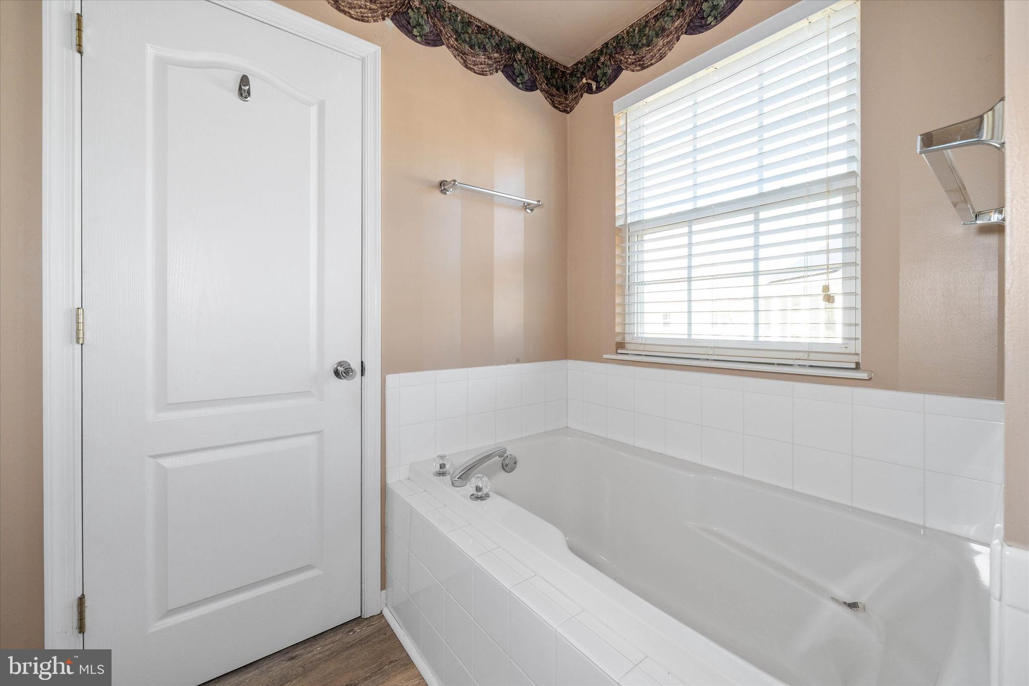 KNOTTS LANDING - Residential