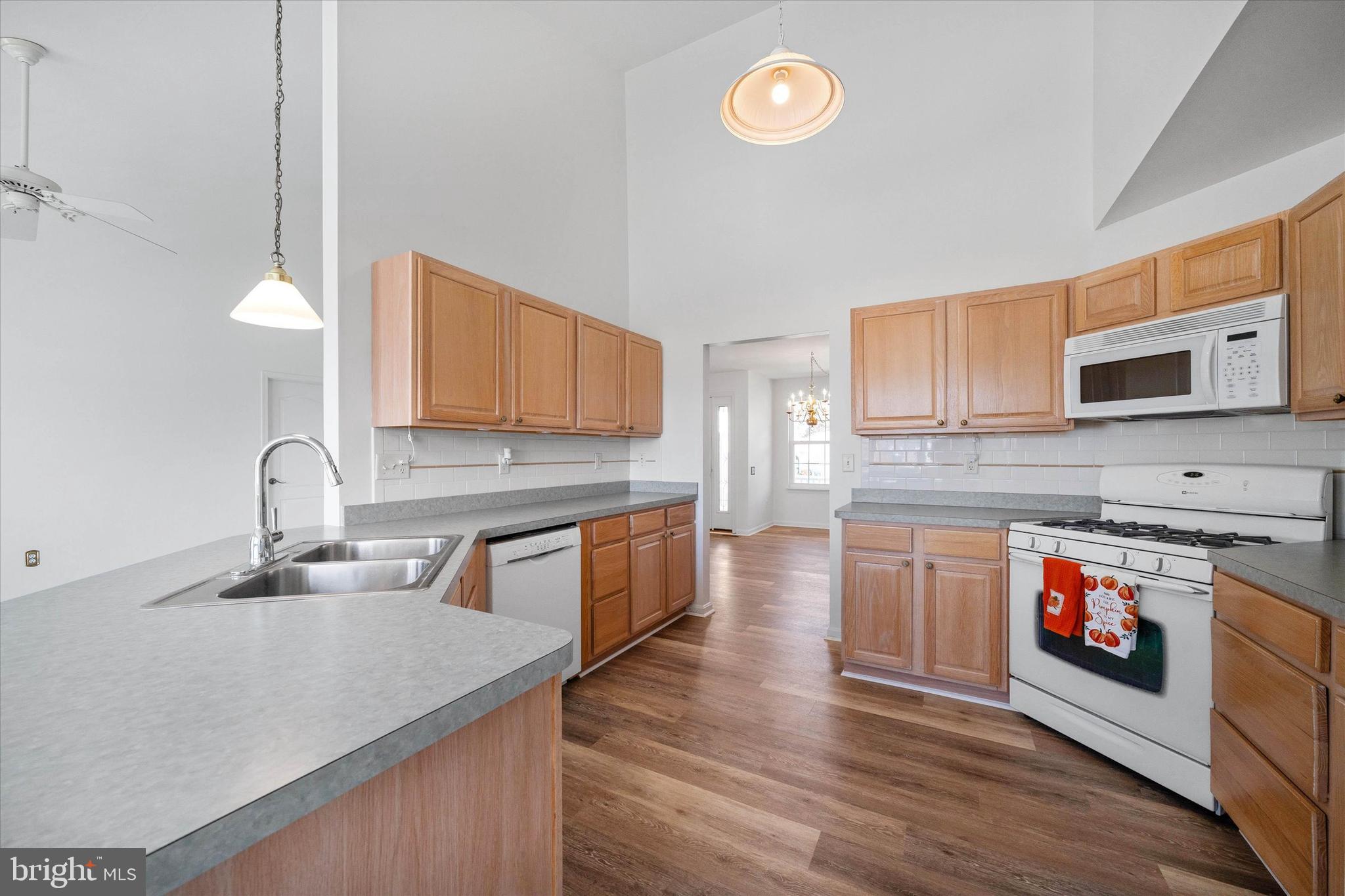 KNOTTS LANDING - Residential