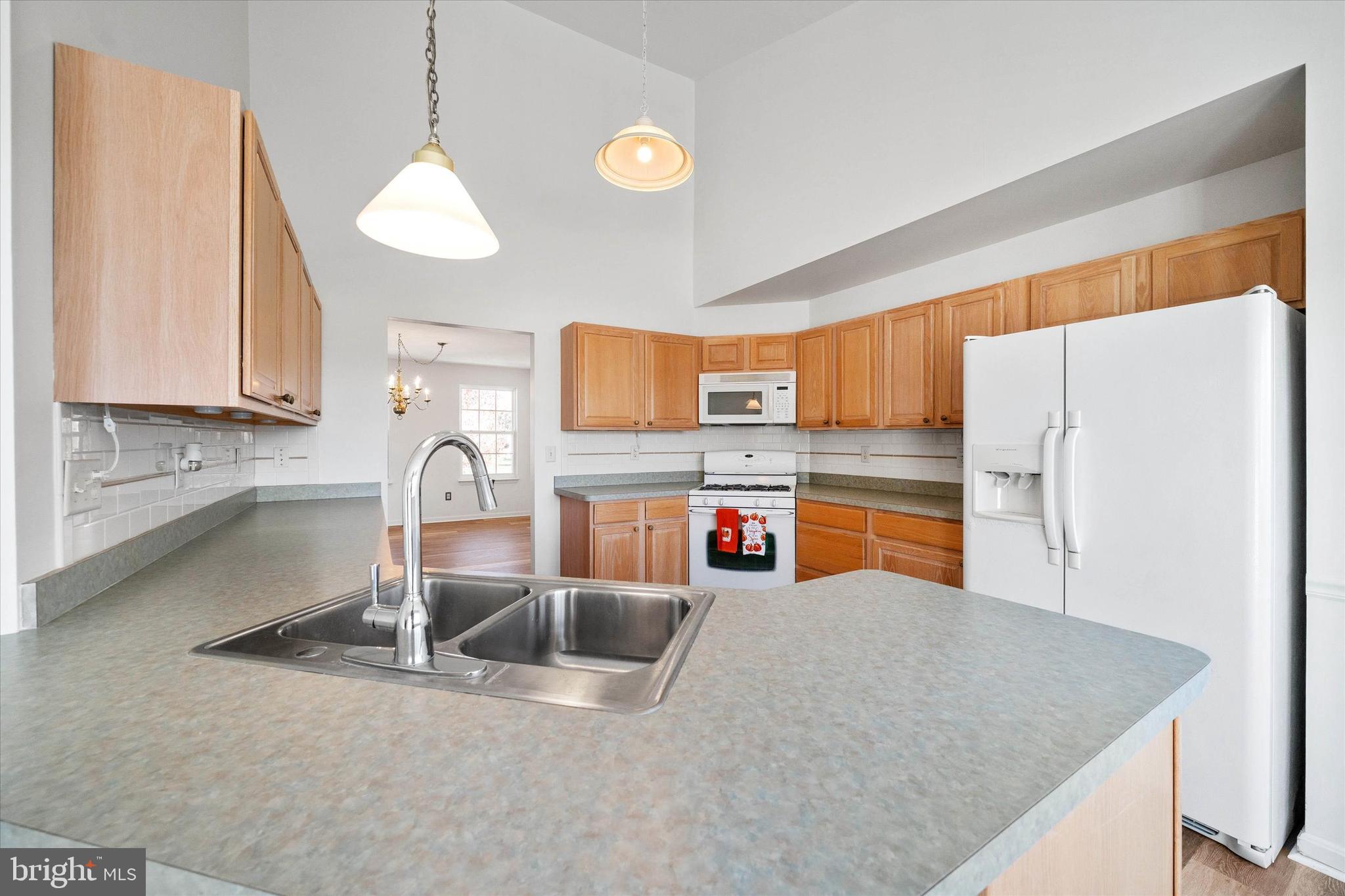 KNOTTS LANDING - Residential