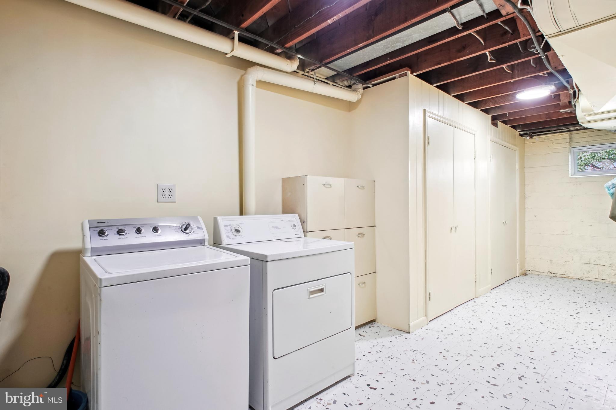 BROYHILL CREST - Residential