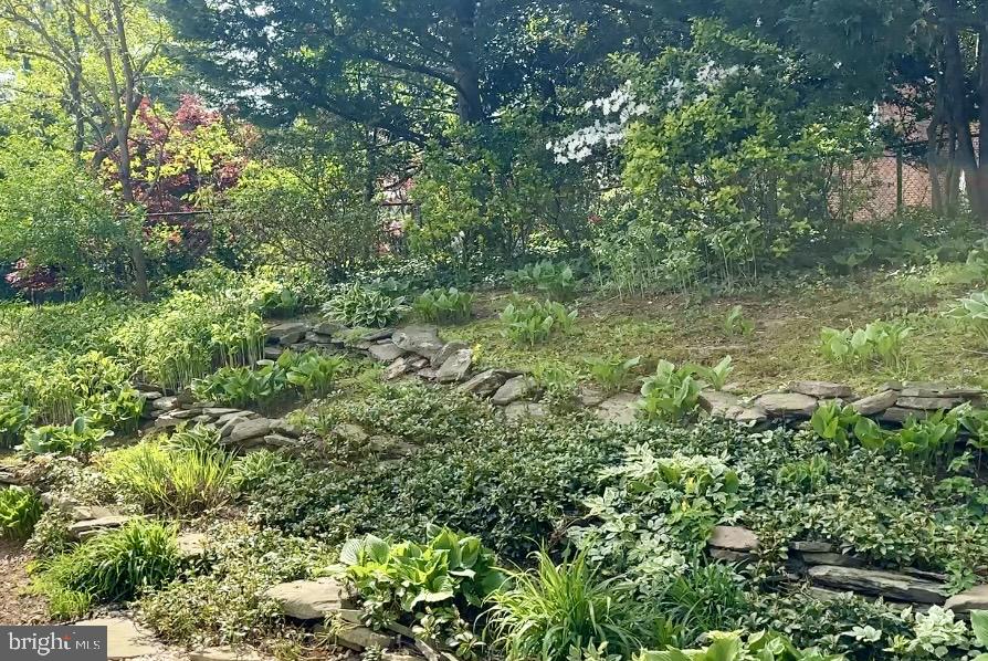 BROYHILL CREST - Residential