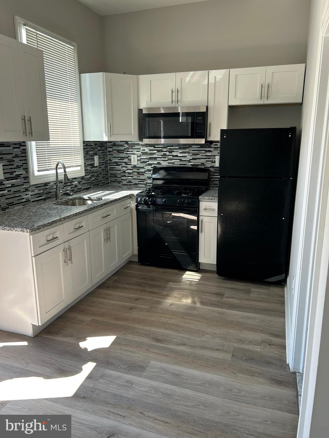 Discover a recently renovated unit at 500 N Vodges Street. This inviting first-floor residence boasts1 bedroom and 1 bathroom, all showcasing fresh updates. Throughout the space, you'll find newly refinished hardwood floors and white shaker cabinets in the kitchen. The convenience of washer and dryer hookups enhances the modern lifestyle this unit offers. With lofty high ceilings and recessed lighting, the spaciousness and brightness of this home make it a must-see. Secure the chance to call it your own today!