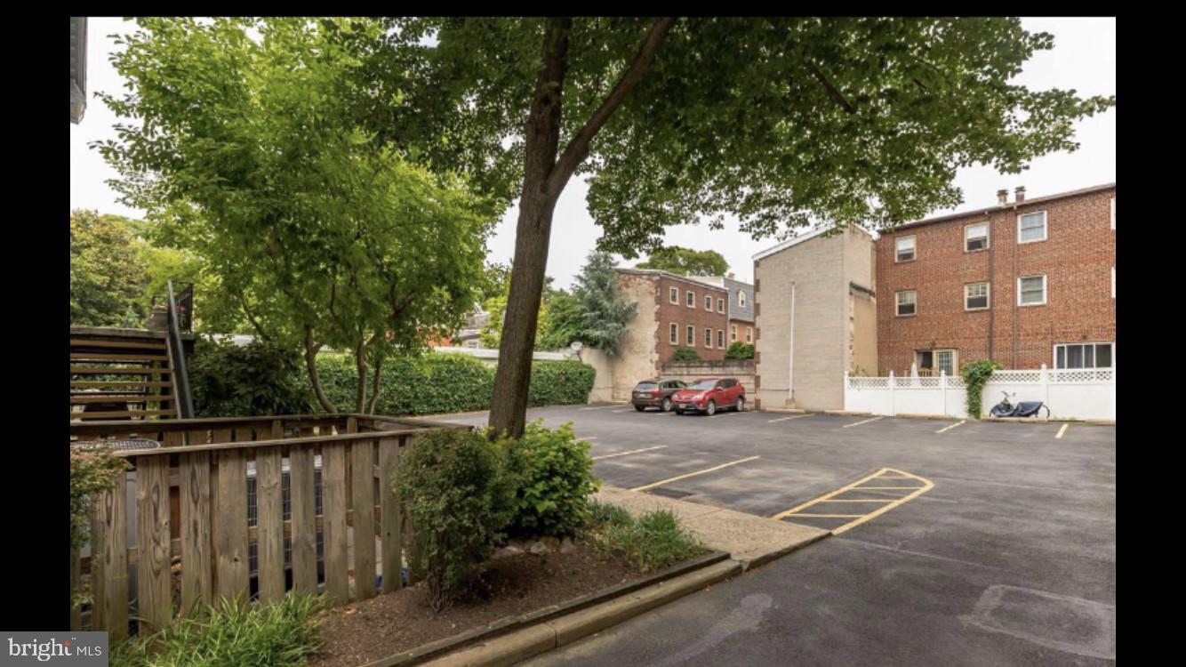 QUEEN VILLAGE - Land