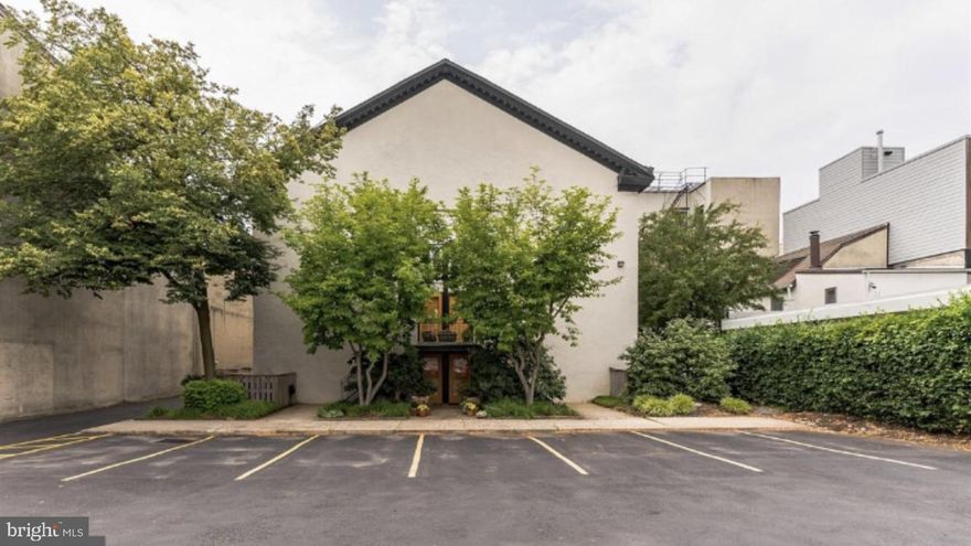 One car parking. Neizer Court