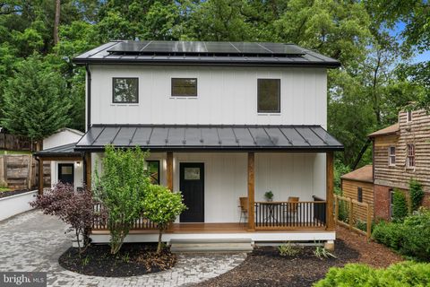 Photo of 906 Wade Avenue, ROCKVILLE, MD 20851 (MLS # MDMC2233416)