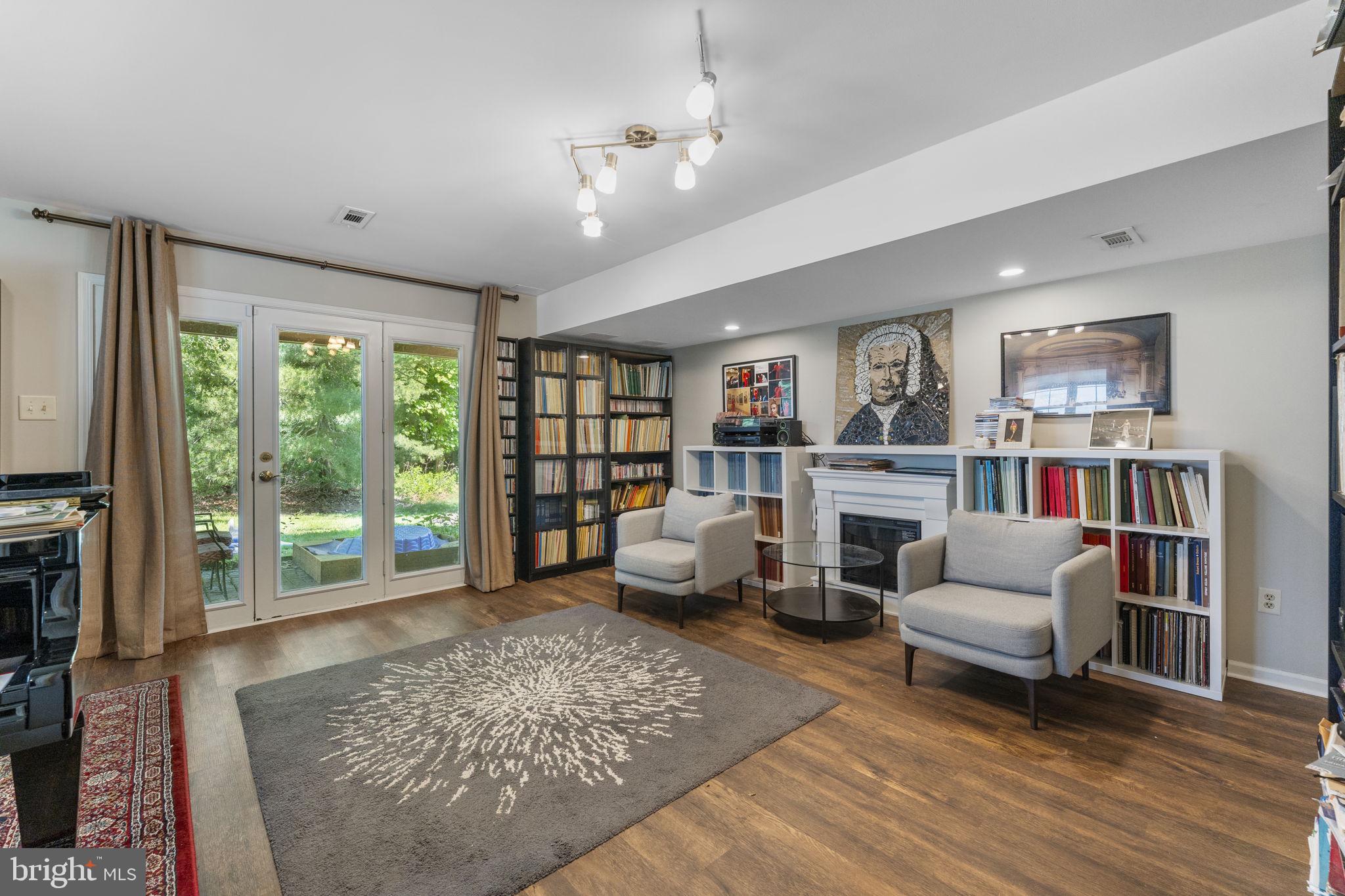 PINE TREE RIDGE - Residential