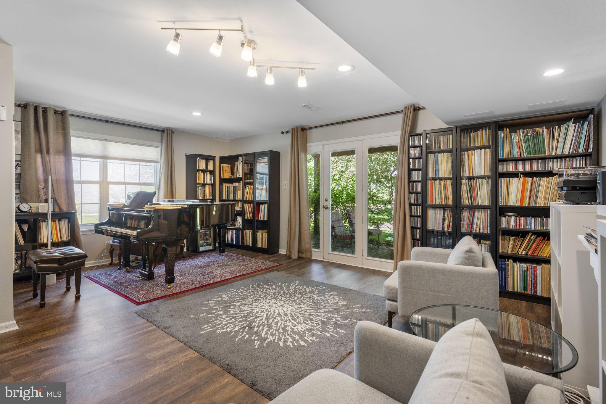 PINE TREE RIDGE - Residential