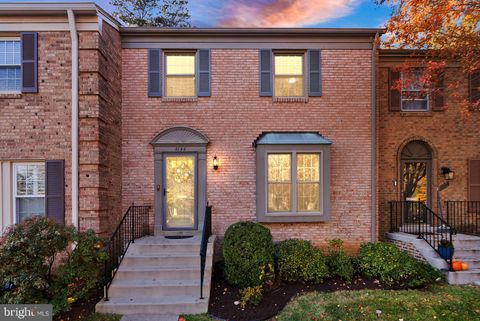 Photo of 3146 Cantrell Lane, FAIRFAX, VA 22031 (MLS # VAFX2277950)