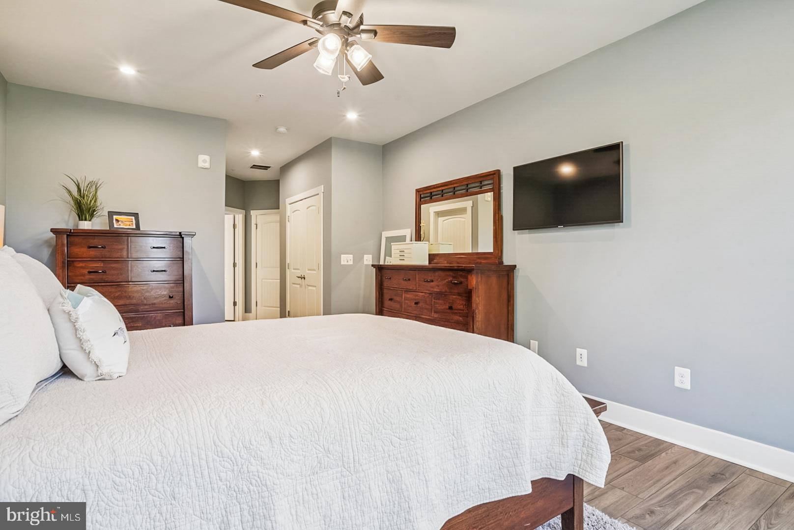 FOUR SEASONS AT KENT ISLAND - Residential