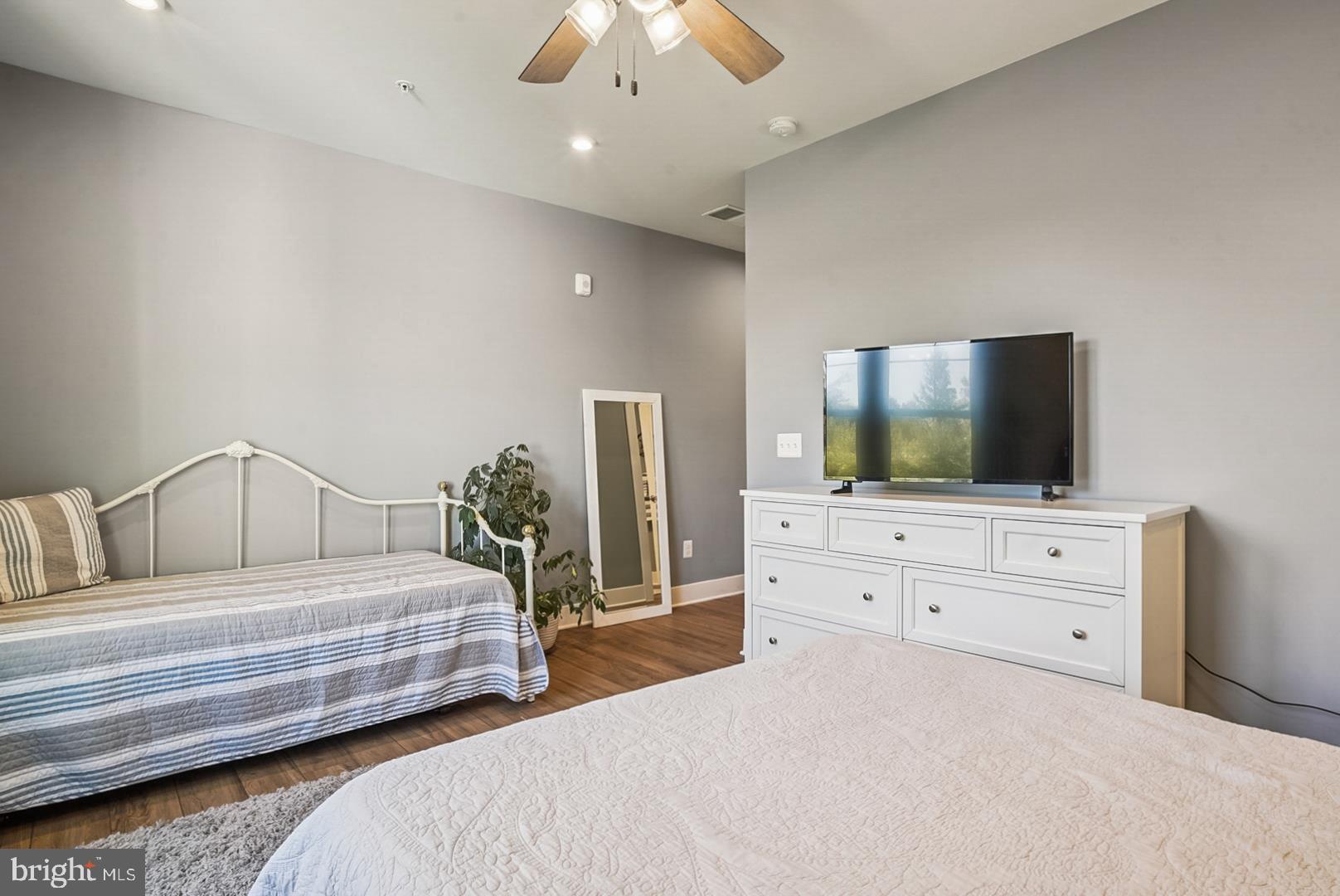 FOUR SEASONS AT KENT ISLAND - Residential